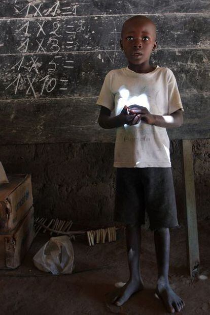 Un alumno de una escuela de La Garamba, en el norte de Congo.