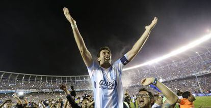 Diego milito celebra el título del Racing el pasado domingo.