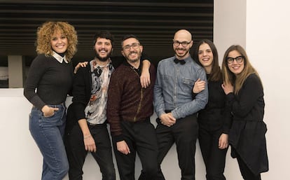Junta directiva del nou Moda-Fad. D'esquerra a dreta, Mireia Playà, Pau Esteve, Antonio Calderón, Edgar Carrascal, Elisabet Carlota i Elisenda Oms.