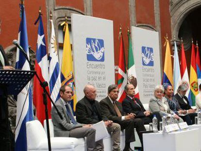 Encuentro de políticos latinoamericano en México en el que se apoyo la Declaración de Aiete.