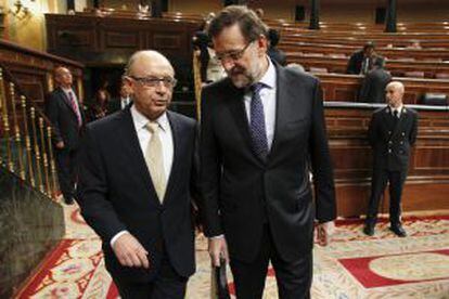 Cristobal Montoro, ministro de Hacienda, defiende los Presupuestos para 2014 en el Congreso, en presencia del presidente del Gobierno, Mariano Rajoy.