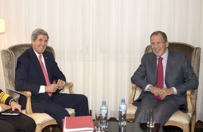Los ministros de Exteriores de EE UU, John Kerry, y de Rusia, Sergei Lavrov, hoy en Ginebra.