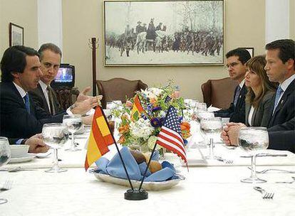 El ex presidente del Gobierno español, José María Aznar, reunido en el Capitolio de EEUU con un grupo de congresistas demócratas y republicanos que integran la Comisión de Asuntos Exteriores del congreso para hablar de la necesidad de impulsar una agenda global para América Latina.