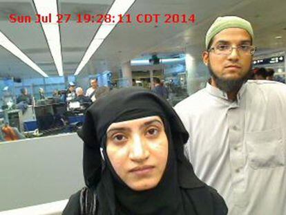 Malik i Farook, a l'aeroport de Chicago, el dia que van tornar de l'Aràbia Saudita.