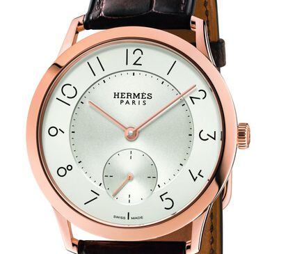 Slim d’Hermès. Cuenta con el calibre extraplano de manufactura Hermès H1950. Dispone de calendario perpetuo y fases lunares. Precio: 13.500 euros, en oro rosa