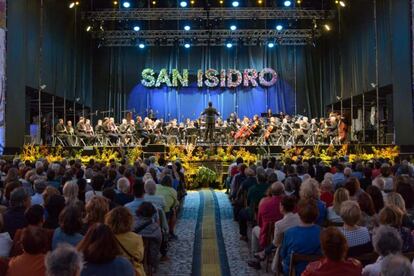 La Banda Sinfónica Municipal de Madrid durante una de sus actuaciones en san Isidro.