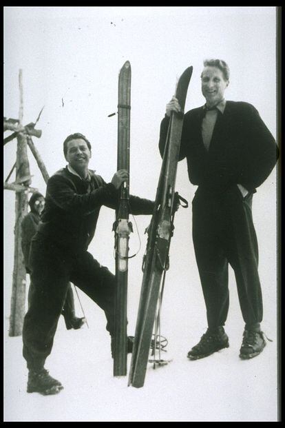 El doctor Klaus Martens con el ingeniero Herbert Funck. El primero patentó las botas. El segundo las fabricó en serie. Getty Images.