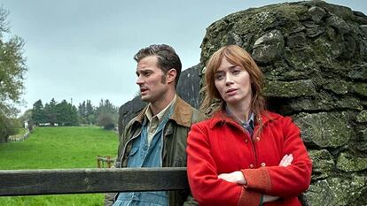 Jamie Dorman y Emily Blunt, en la película 'Una canción irlandesa'.