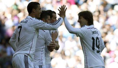 Modric, autor del pase, celebra con Cristiano su quinto gol