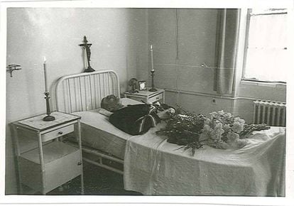 La última fotografía de Ante Pavelic. Su cadáver en el hospital Alemán de Madrid.