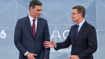 Debate entre los candidatos a la presidencia del Gobierno, Pedro Sánchez, y Alberto Nuñez Feijoo, en la sede de Atresmedia en San Sebastián de los Reyes, Madrid.