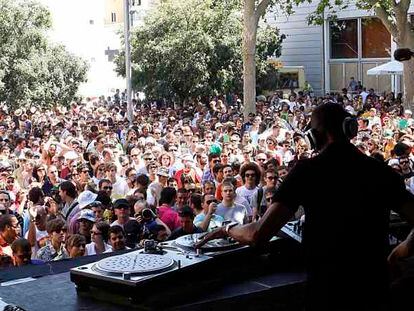 El famoso dj actuó ayer cómo The Wizard para ayudar a dar el pistoletazo de salida del festival. Volverá a actuar el sábado por la noche.