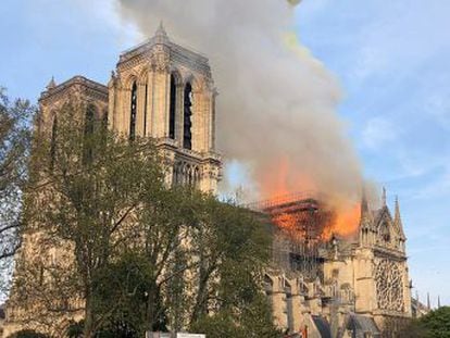 Los bomberos han dado esta mañana por apagado el incendio en la catedral, aunque han dicho que pueden quedar focos residuales que hay que vigilar, según un portavoz del cuerpo
