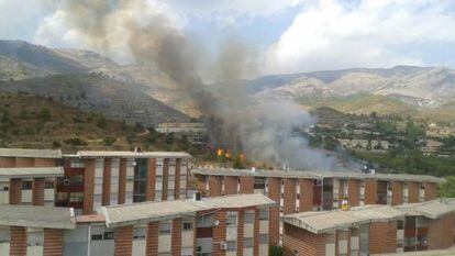 El segundo incendio de Alcoi en dos d&iacute;as est&aacute; cercano a varios edificios