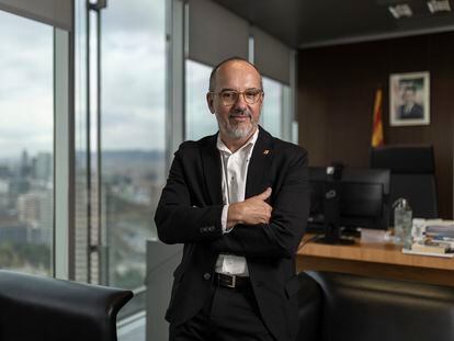 Carles Campuzano, consejero de Derechos Sociales, fotografiado en su despacho del Departamento.