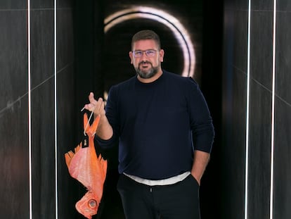 El chef Dani García, en su nuevo restaurante, Leña, en el hotel Hyatt Regency Hesperia, en Madrid.