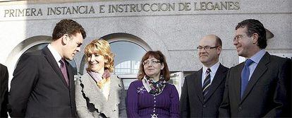 Aguirre, acompañada del alcalde Rafael Gómez, la juez María Rosa Rodríguez Jackson, el juez decano de Leganés Francisco Javier Peñas Gil y el consejero Francisco Granados.