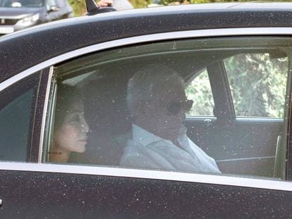 Mario Vargas Llosa i Isabel Preysler, en el moment de la seva arribada a la boda.