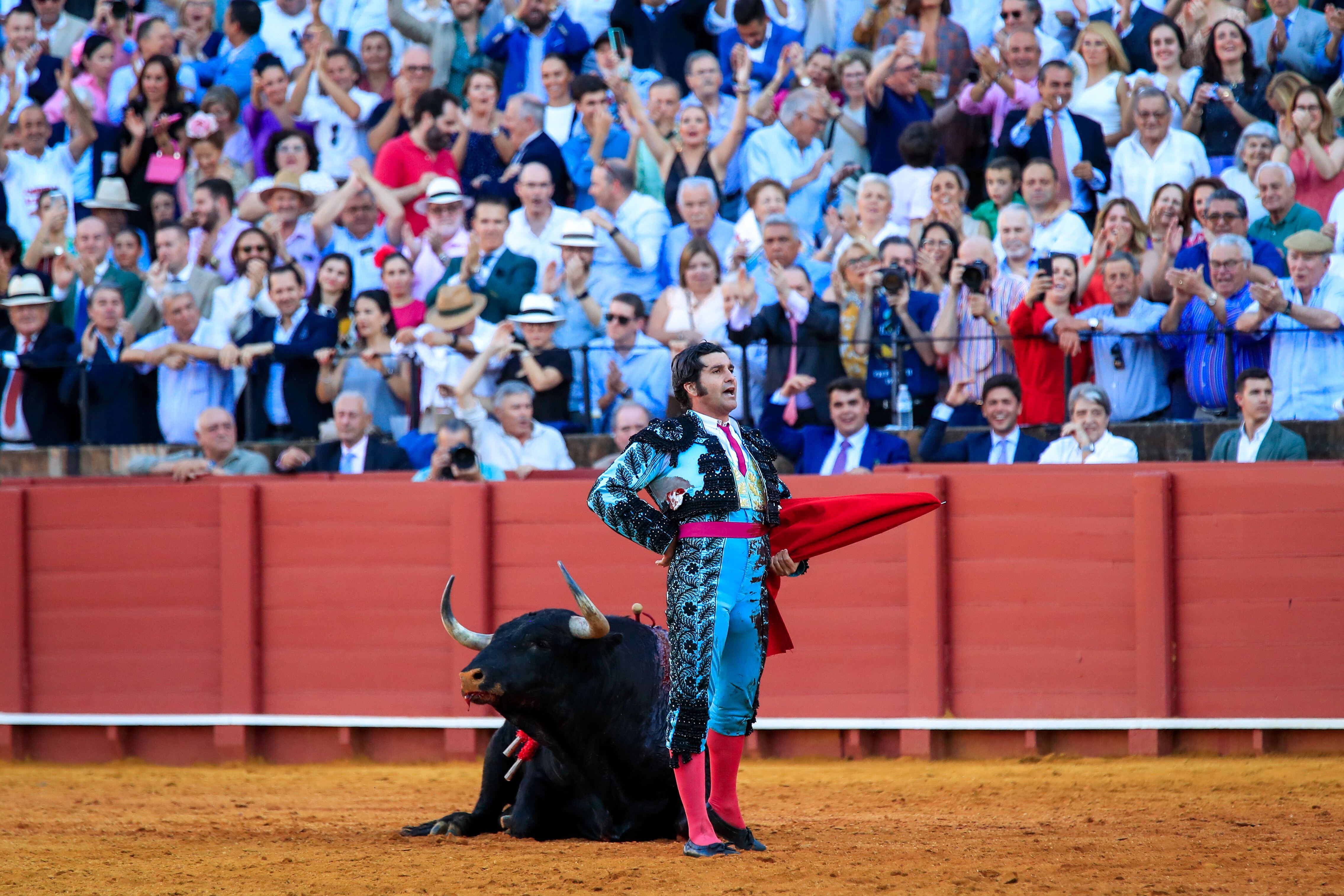“El más valiente de los toreros artistas, y el más artista de los toreros valientes”