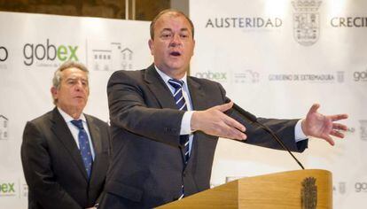 El presidente del Gobierno de Extremadura durante una rueda de prensa.