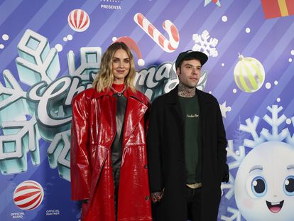 Chiara Ferragni, junto a su marido, el rapero Fedez, en una alfombra roja el 6 de diciembre en Milán.