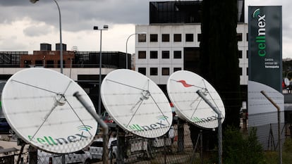 Telecom antennas of Spain’s telecom infrastructure company Cellnex are seen in Madrid, Spain, April 27, 2022.,Image: 686482926, License: Rights-managed, Restrictions: , Model Release: no, Credit line: SUSANA VERA / Reuters / ContactoPhoto