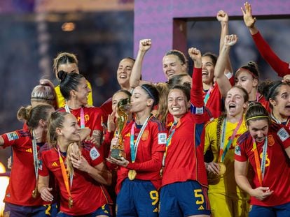 La selección española de fútbol femenino, durante la celebración de la victoria en el Mundial, a finales de agosto.