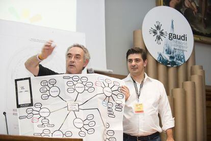 Ferrán Adrià y Eugenio de Diego, durante su conferencia celebrada la primera jornada del congreso.