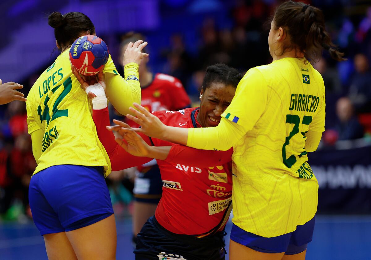 España revive de forma agónica ante Brasil en el Mundial femenino de balonmano y mantiene su esperanza olímpica | Deportes