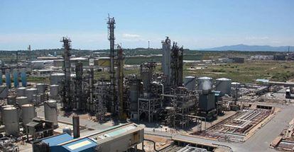 Instalaciones de la empresa Industrias Químicas del Oxido de Etileno (Iqoxe) en La Canonja (Tarragona).