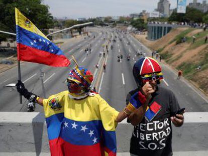Miles de venezolanos se han congregado en las calles de Caracas para apoyar a Guaidó