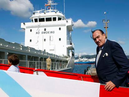 El empresario Fernando Fernández Tapias en la visita de uno de sus barcos.