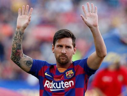 Messi, durante la presentación del Barcelona en el trofeo Joan Gamper. En vídeo, los periodistas de EL PAÍS analizan el inicio de La Liga.