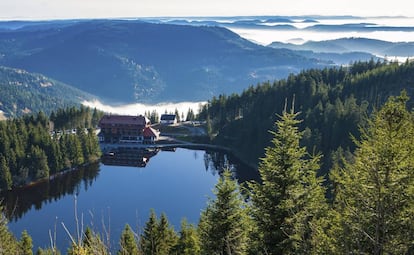 Vistas del lago Mummelsee, en la Selva Negra (Alemania).