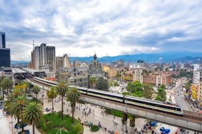 The environmental safety ranking takes into account air quality and the relative degree of protection against the rigors of climate change, and Medellín appears in it.