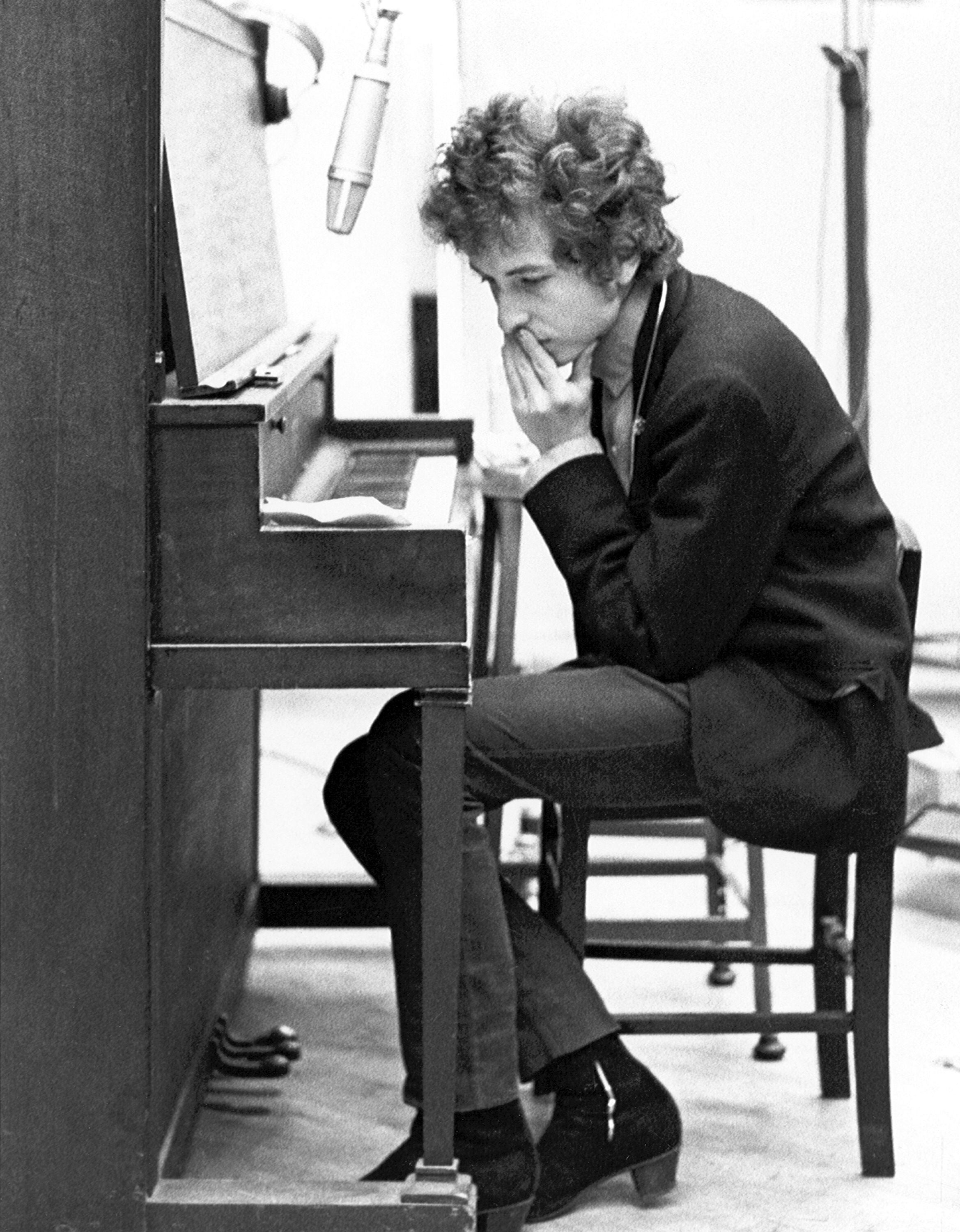 Bob Dylan, en la grabación del 'Highway 61 Revisited', en 1965.