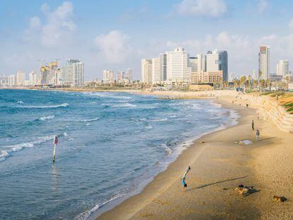 Playa de Tel Aviv, con el barrio de Neve Tzedek al fondo.