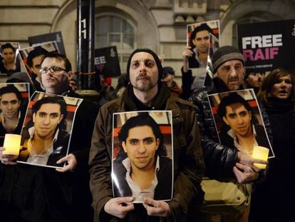Manifestaci&oacute;n en Londres contra la flagelaci&oacute;n del bloguero saud&iacute; Raif Badawi, premio S&aacute;jarov de 2015.