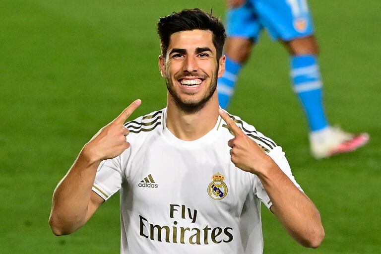 Real Madrid Vs Valencia El Futbol Brinda Con Asensio Deportes El Pais