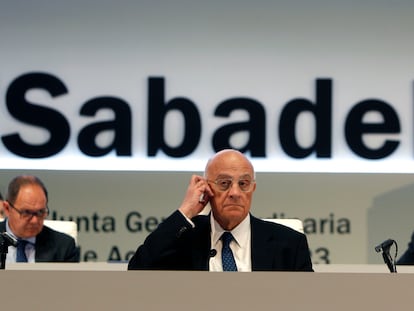 Josep Oliu, presidente del Banco Sabadell, durante la junta general de accionistas de 2023.