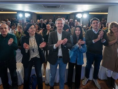 El candidato del PP a las elecciones en Galicia, Alfonso Rueda, en un acto en Lugo previo al inicio de la campaña este jueves.