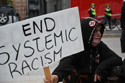 Manifestación en Canadá tras la muerte de una mujer indígena en un presunto caso de racismo.