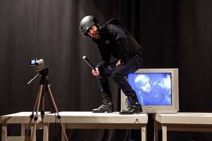 El actor Eugenio Gómez encarna al protagonista de 'El Antidisturbios'.