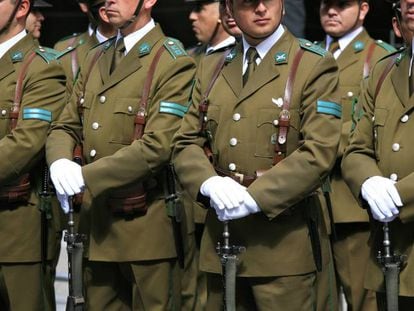 Oficiales carabineros de Chile.