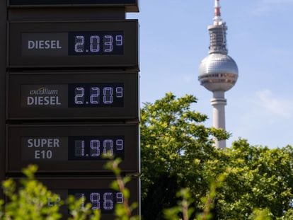 Precios del combustible en una gasolinera de TotalEnergies en Berlín el 17 de junio.