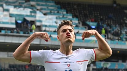 Patrik Schick celebra el gol contra Croacia.