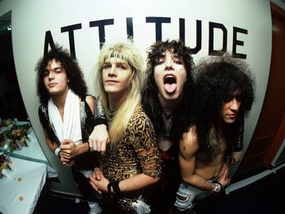 El grupo Cinderella demostrando que a actitud (palabra que puede leer en inglés en la pared) no les ganaba nadie, en una imagen de 1986.