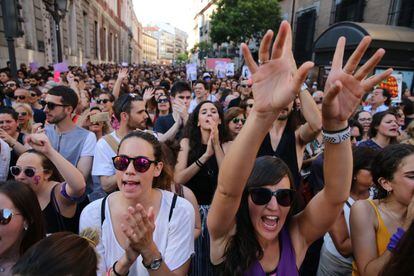 Manifestación de mujeres en Madrid frente al Ministerio de Justicia, el 22 de junio de 2018.