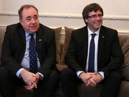El president català, Carles Puigdemont, amb Alex Salmond.