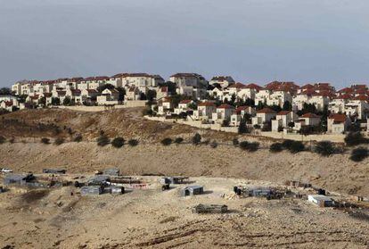 Un campamento beduino frente al asentamiento de Maale Adumim, cerca de Jerusalén.
